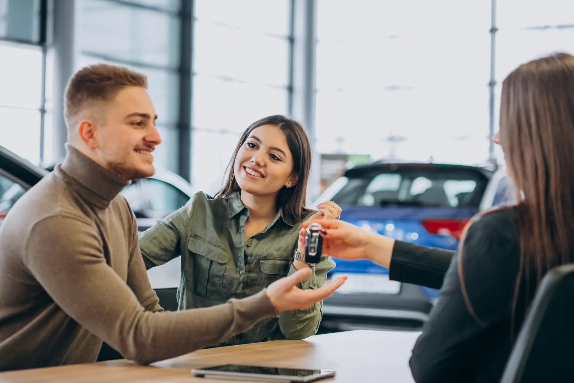 Car Financing vs. Paying Cash: What’s the Better Way to Buy a Vehicle?